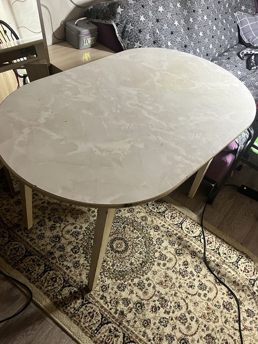 Небольшой стол продается