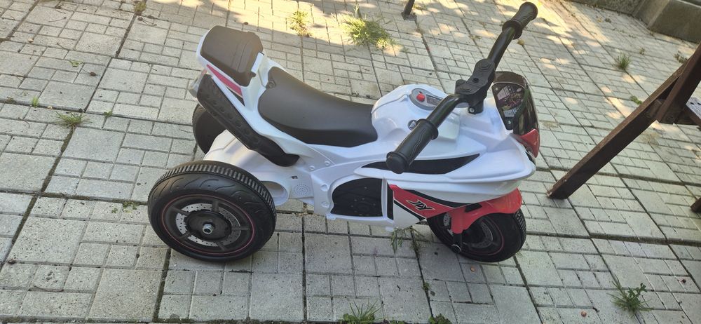 Motocicleta pt copii  cu trei roți