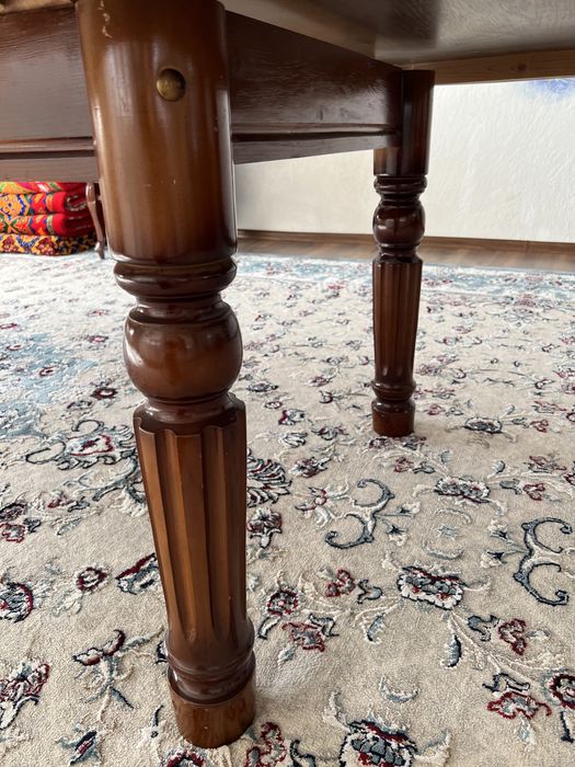 Продается овальный стол 3-3,3 м