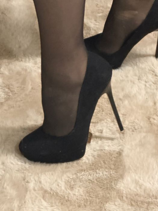 Pantofi cu toc negri