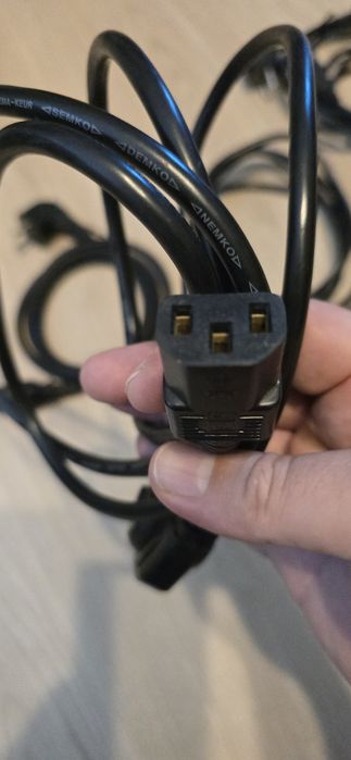 Захранващи кабели