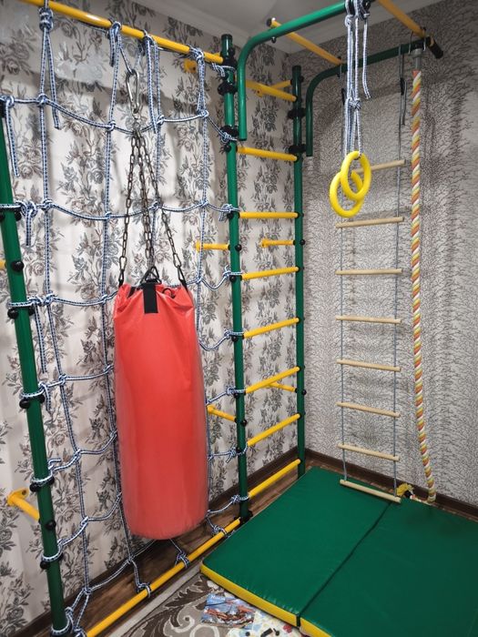 Шведская стенка с матрасом