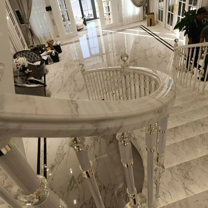 Stoleshnica,iskustvennyi tosh,kvarc,akril,granit,mramor