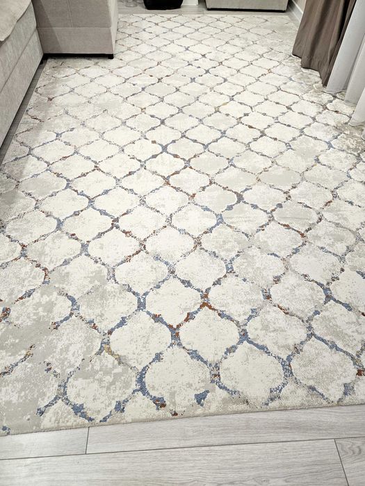 Продам ковер недорого.