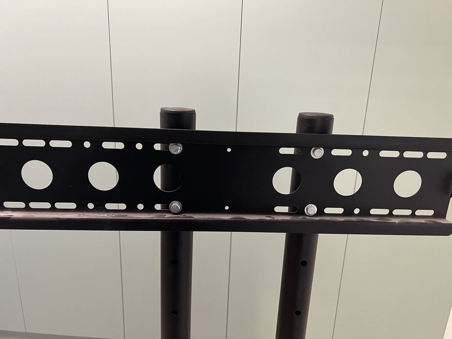 Suport TV reglabil pe roți