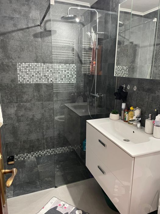 vand apartament cu 2 camere, etaj 3