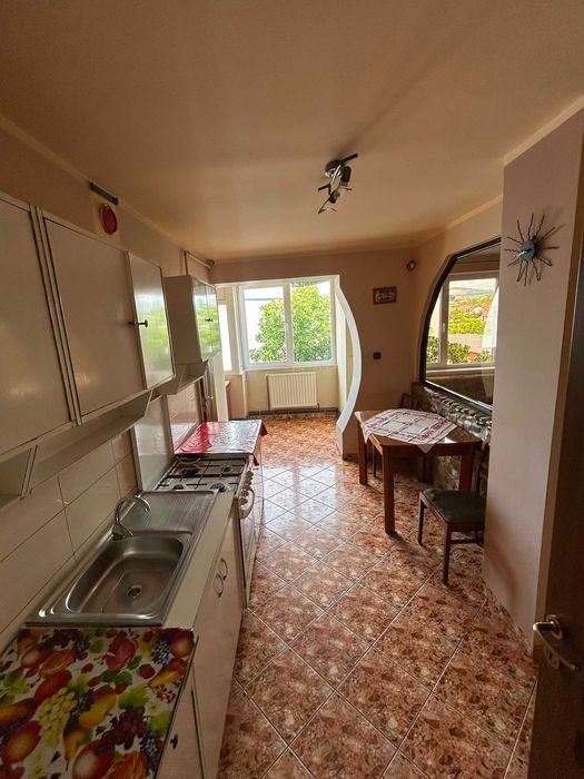 Vând apartament 4 camere (85 mp) – Ultracentral, Teiuș, județul Alba