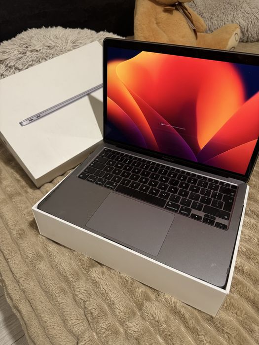 Лаптоп macbookair 13 inch