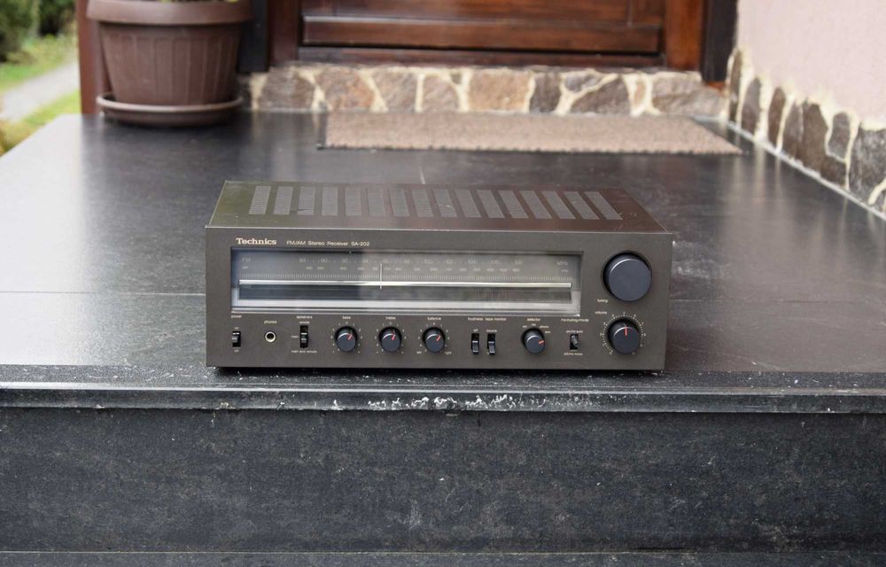 Amplituner Technics SA-202, amplificator