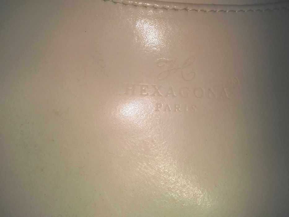 Geanta /Poseta originala Hexagona Paris, foarte frumoasa, din piele naturala calitativa, stare impecabila, este noua fara eticheta, preti