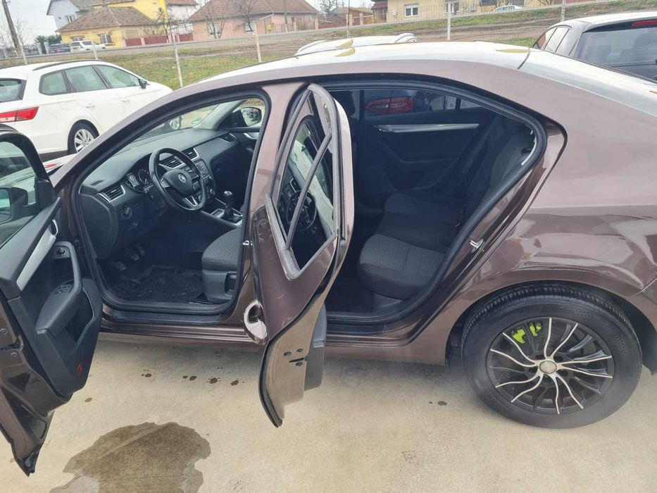 Skoda Octavia III  an 2013  diesel 180.000 km cash sau rate fixe