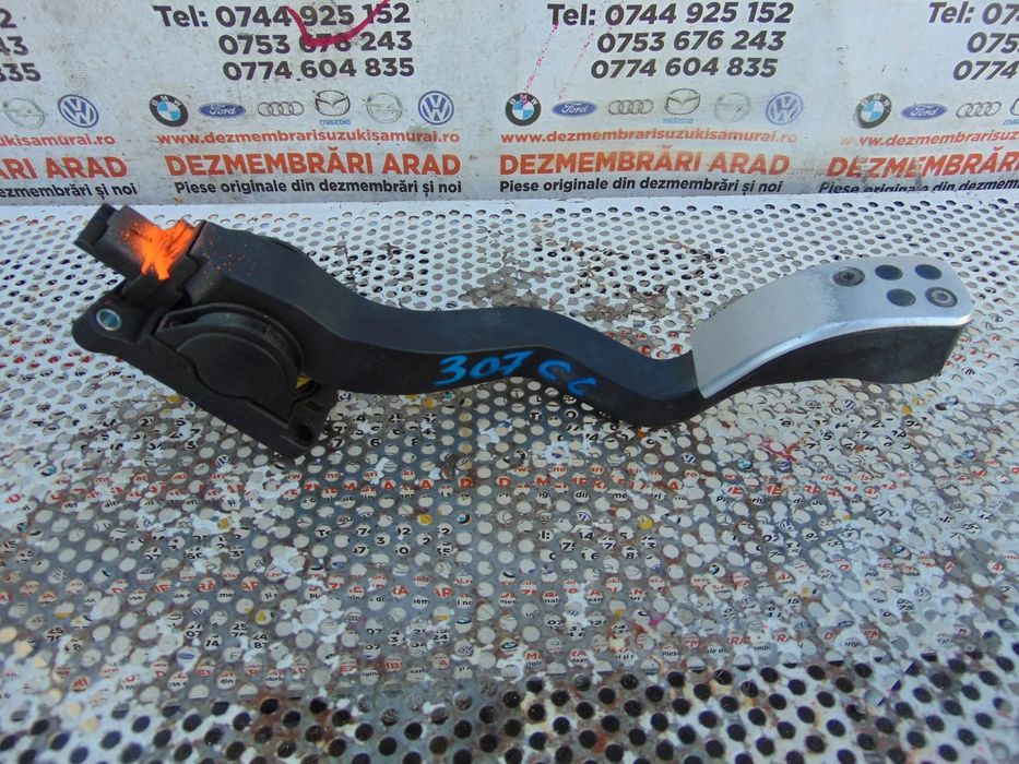 Pedala acceleratie Peugeot 307cc 307 cod 9647781380