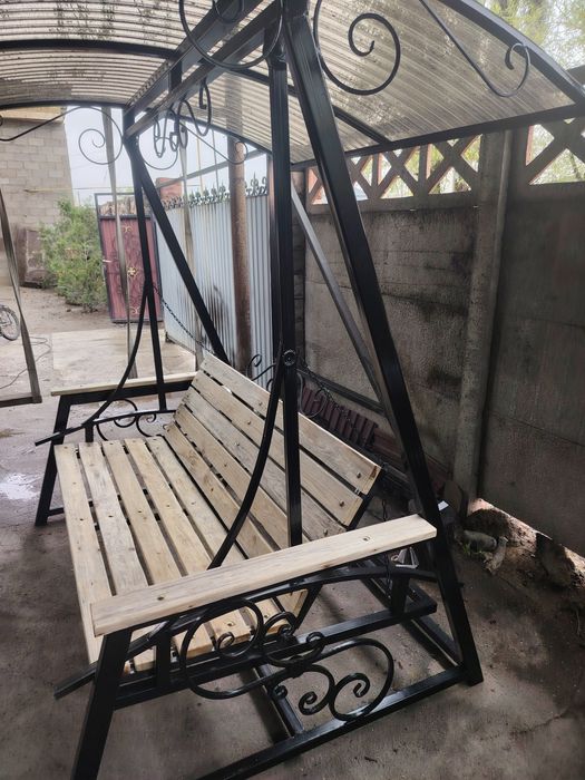 Продам садовую качелю.