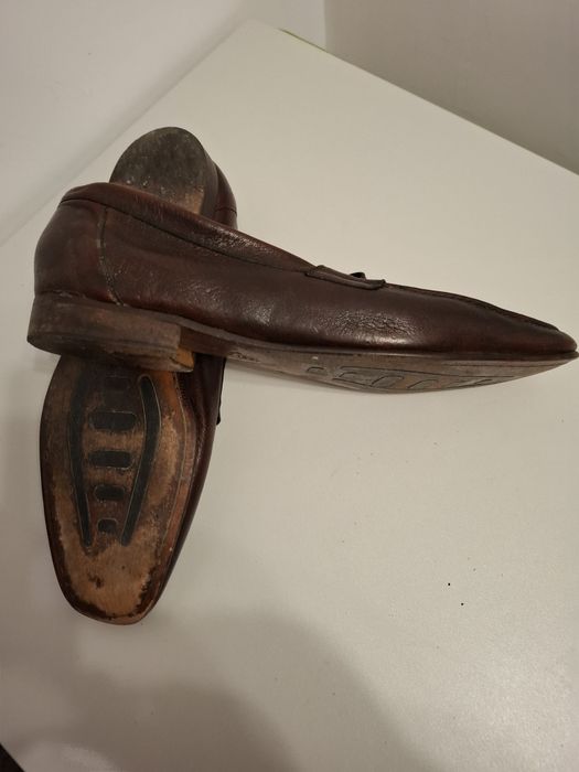 Vind pantofi de piele elaganti