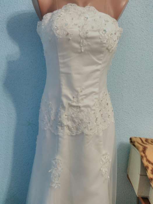 Rochie mireasa+ cadou gentuta și diadema