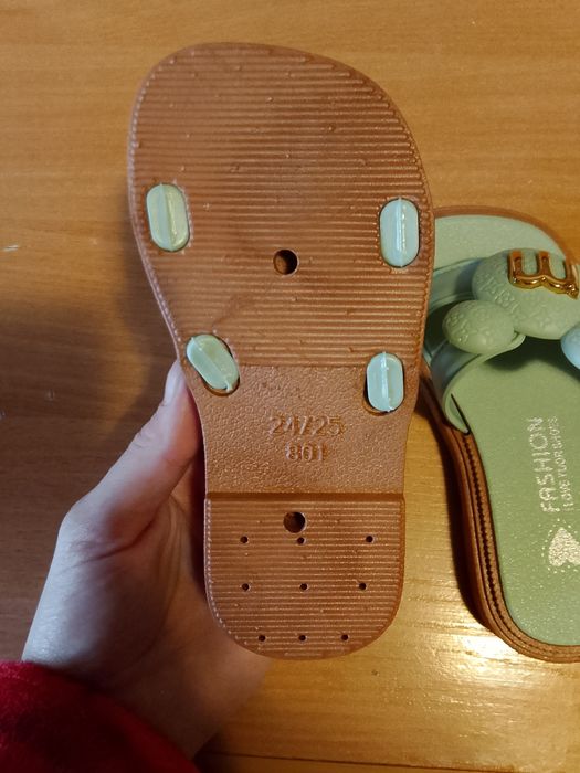 Шлепки детские новые