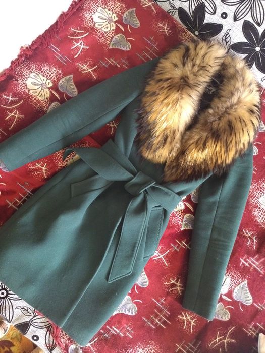 Продам женское пальто