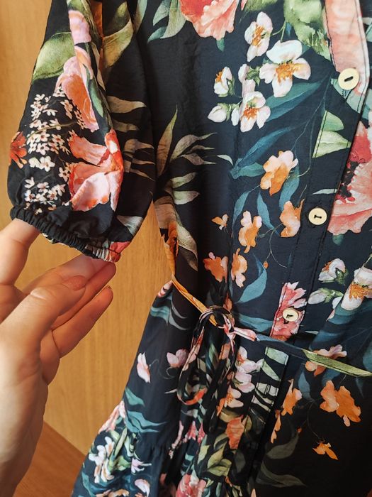 Дамска рокля на цветя