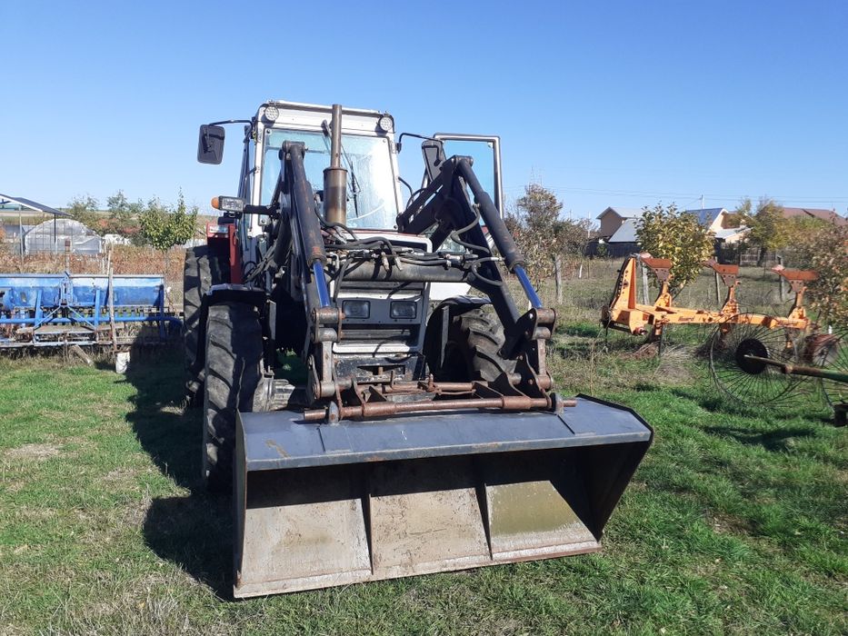 Vând tractor Messey Ferguson 1014 cu încarcator