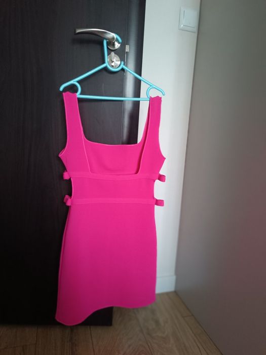 Рокля циклама бандажна размер S