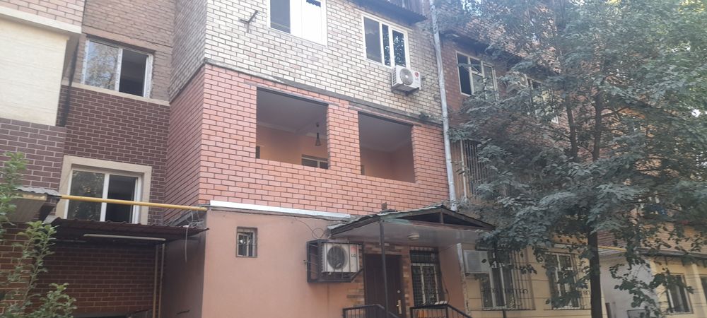 Кладка кирпича и ремонт балконов установка новые решотки козерки
