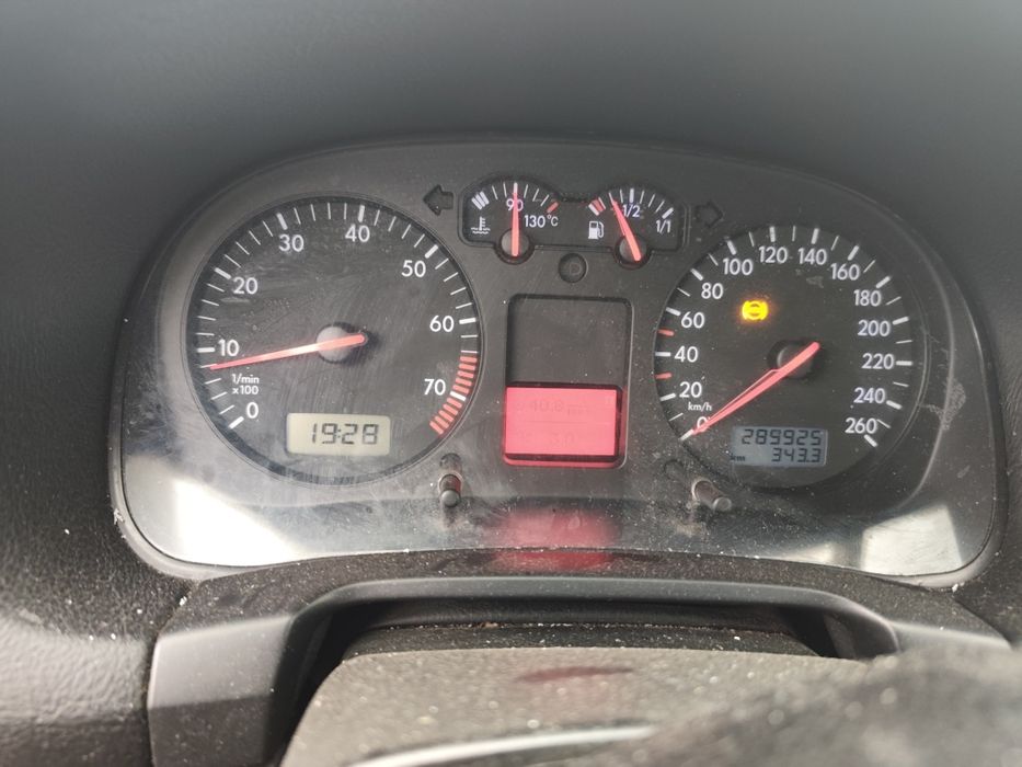 Vw golf 4  1.6Sr benzin 101кс