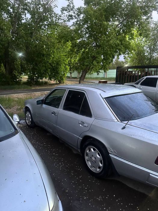 Mercedes Benz E230