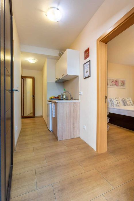 Дава се под наем Двустаен апартамент в Бургас, Център - 52 кв.м за 300 € - Снимка #3