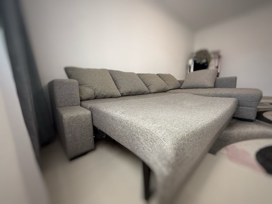 Canapea extensibilă gri + 5 perne, preț avantajos