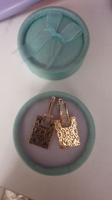 Продам золотые серьги. Проба 585 гр. 6.07