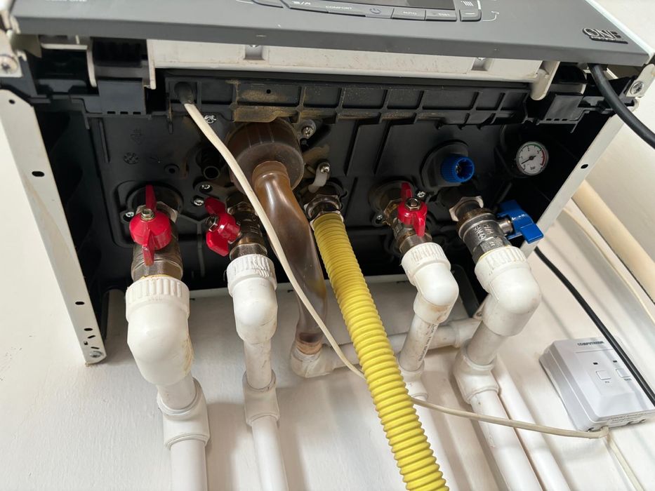 Dezmembrez pentru piese Centrala Ariston