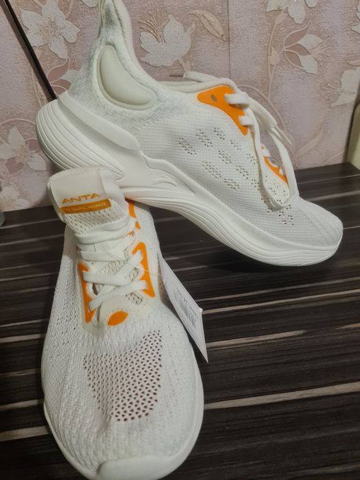 Новые  кроссовки