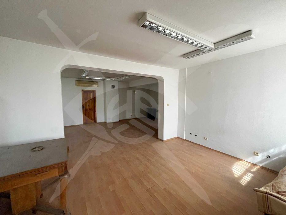 Продава се Промишлена сграда в Стамболийски - 1750 кв.м за 458 €/кв.м - Снимка #2