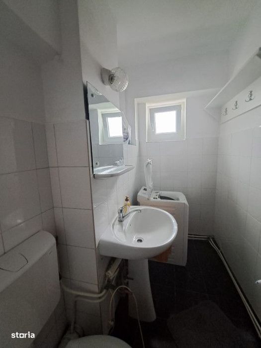 Vanzare- Apartament cu 3 camere, decomandat, etajul 6 din 8 cu lift