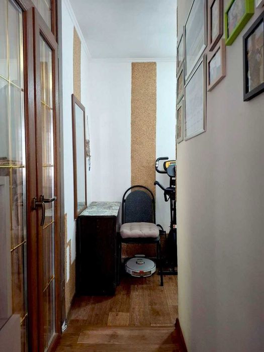 В продаже 2-комнатная с ремонтом.