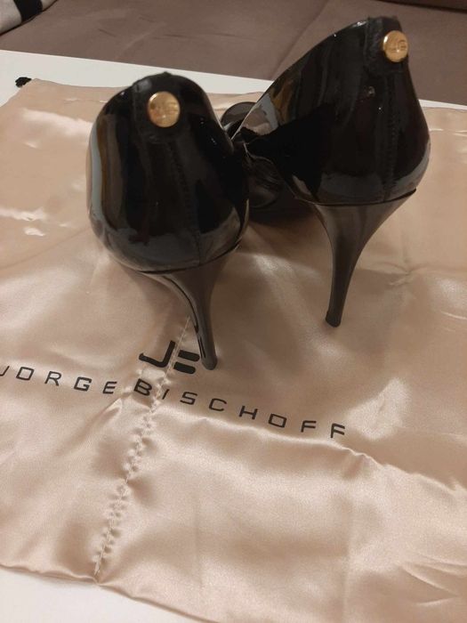 Обувки с ток от естествена кожа