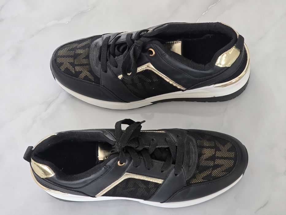 Обувки  черно и златно