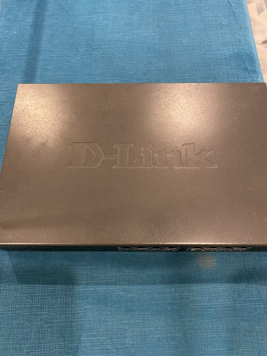 16-портов мрежов суич D-Link DES-1016D.