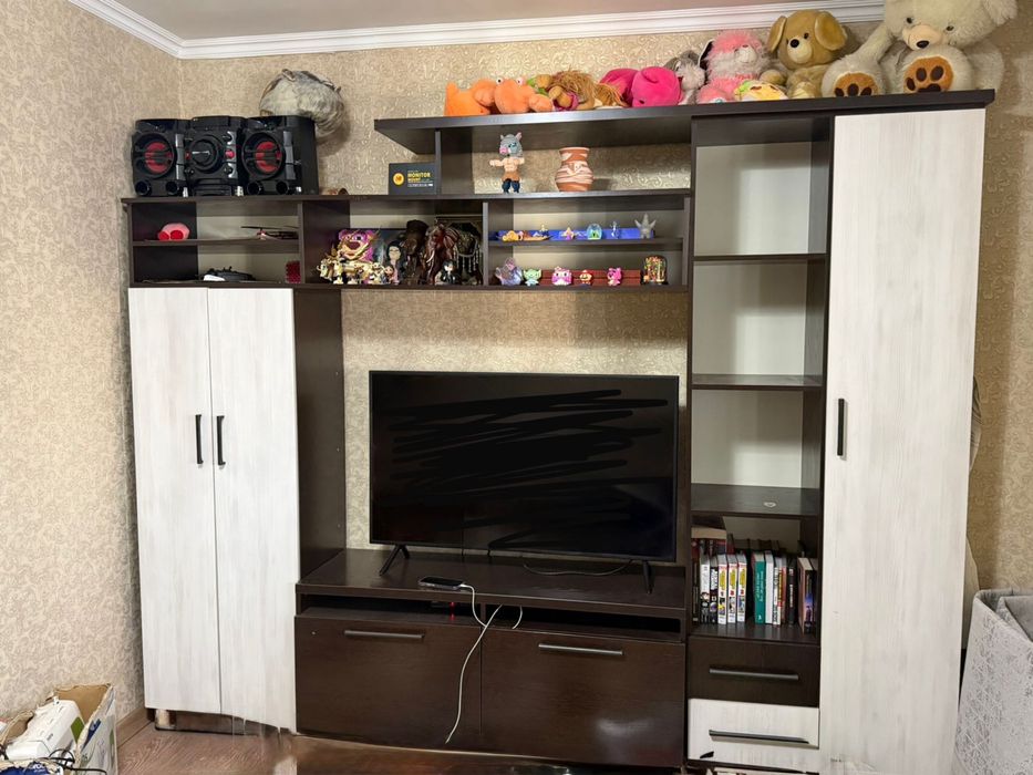 Стенка в зал под телевизор б/у