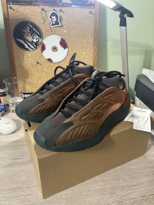 Adidas yezzy 700 copper