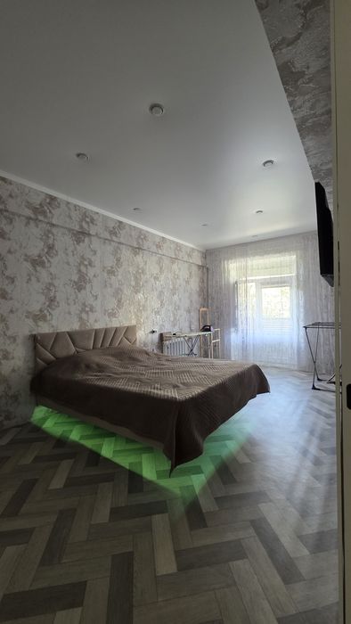 Продам квартиру в центре.
