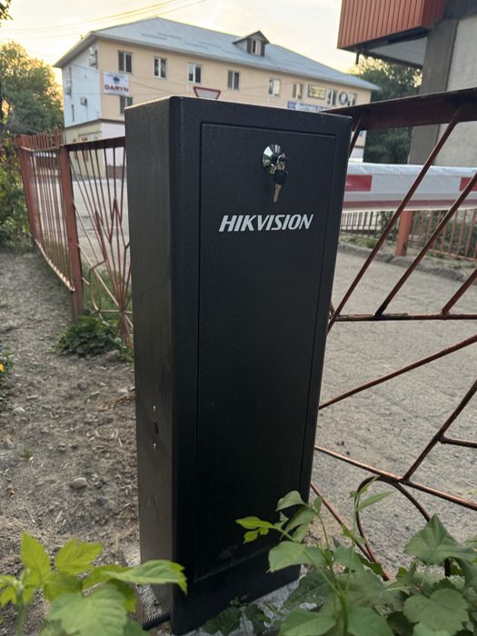 Шлагбаум, камеры распознования номероа