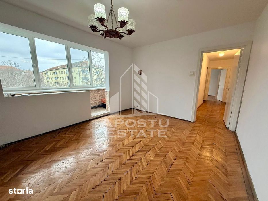 Apartament 4 camere, etaj intermediar, zona Circumvalatiunii,Timisoara
