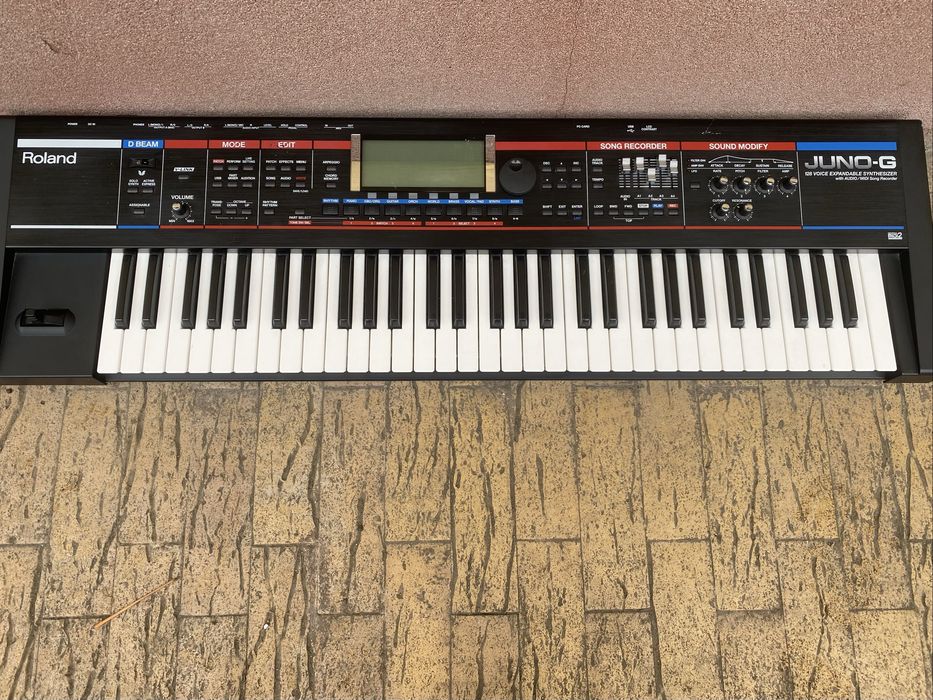 synth Roland Juno-G ( probleme display )