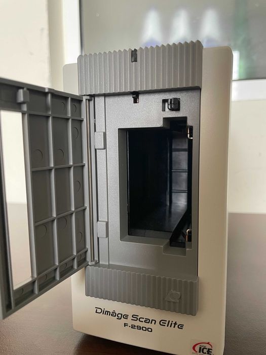 Minolta Dimage Scan Elite F-2900 скенер за 35мм фото филм