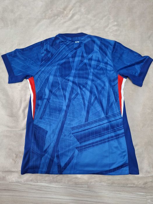 Домакински екип (футболна тениска) на Челси сезон 25/26