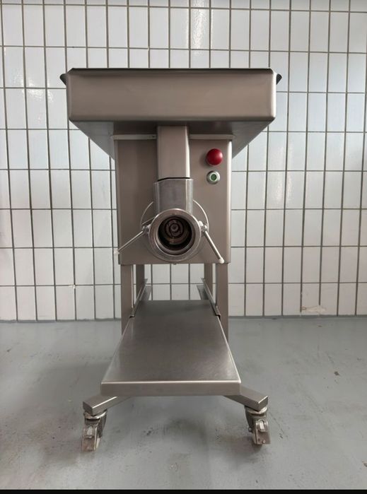 Masina de tocat carne Kolbe sw 100