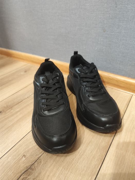 Продам стильные кросовки 48 размера