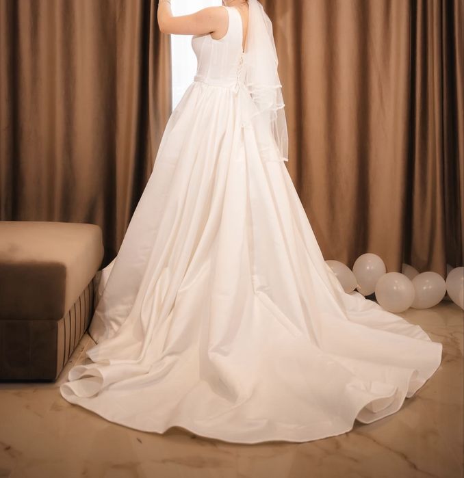 Rochie de mireasa prințesa, marimea S-M,tafta, in stare f buna