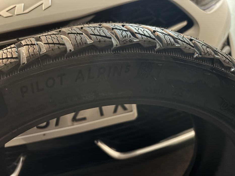 Michelin Alpin 5 225/40 R18 - 3 броя Зимни